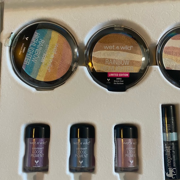 Wet N Wild Unicorn Glow Boxed Set - Picture 6 of 8